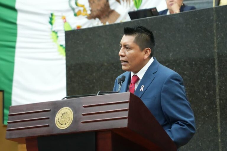 Propone Iván Soto sistema para evaluar beneficios de regular celulares en las aulas