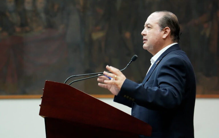 FACE.00_00_01_21.Imagen fija001