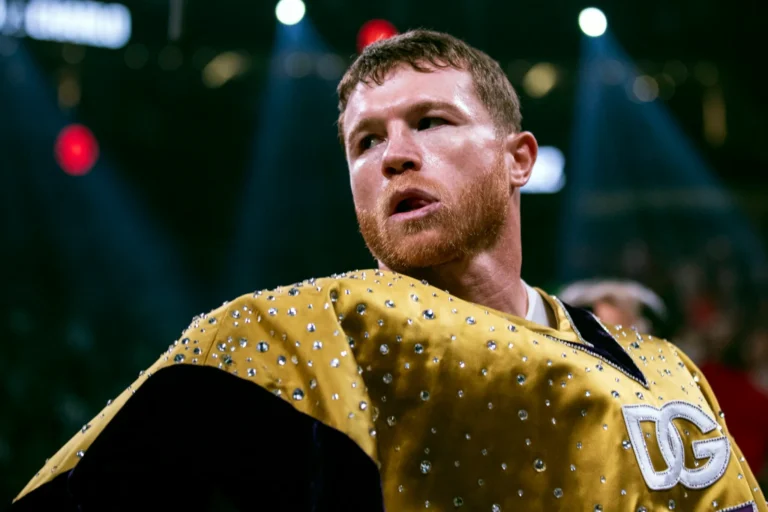 canelo-alvarez-rompe-su-palabra-y-expondra-sus-titulos-ante-el-mexicano-munguia-scaled