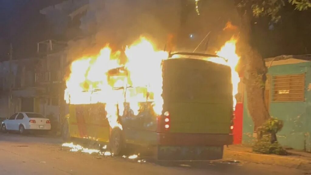 incendio-de-camion-del-transporte-publico-en-acapulco
