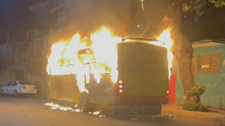 incendio-de-camion-del-transporte-publico-en-acapulco