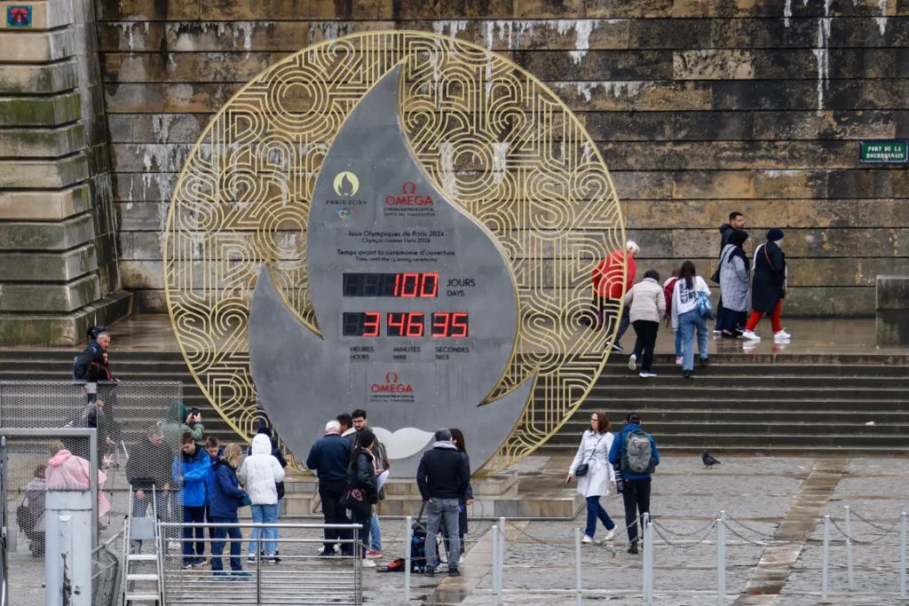 reloj-contador-para-el-inicio-de-los-juegos-olimpicos-de-paris